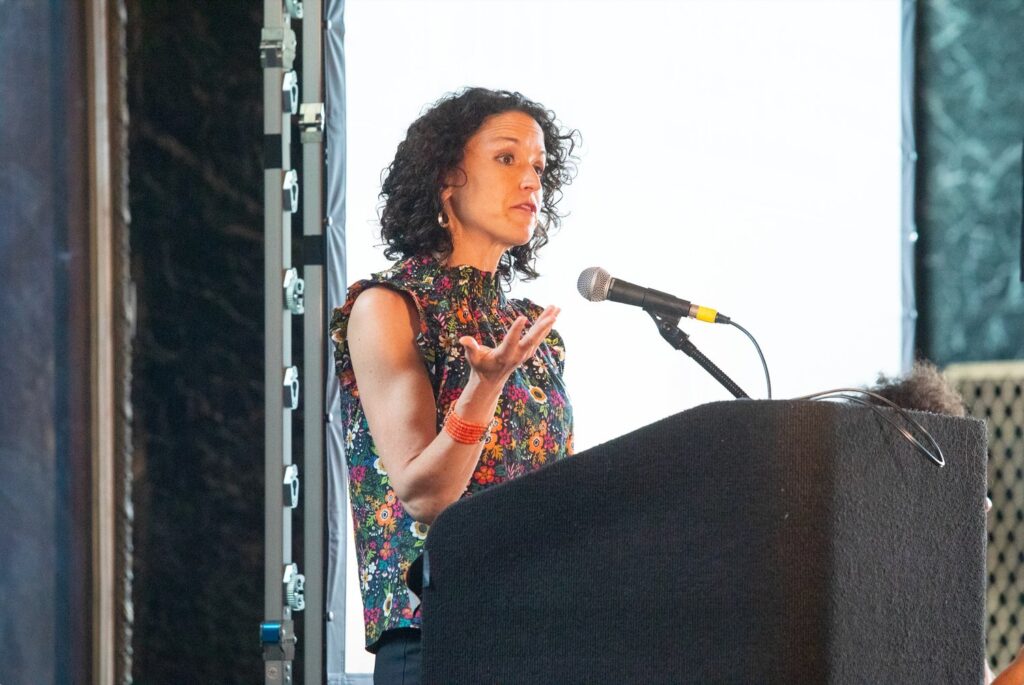 Chicago Housing Commissioner Marisa Novara speaks to the crowd.